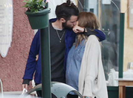 Tom Sturridge, Sienna Miller Tom Sturridge, Sienna Miller